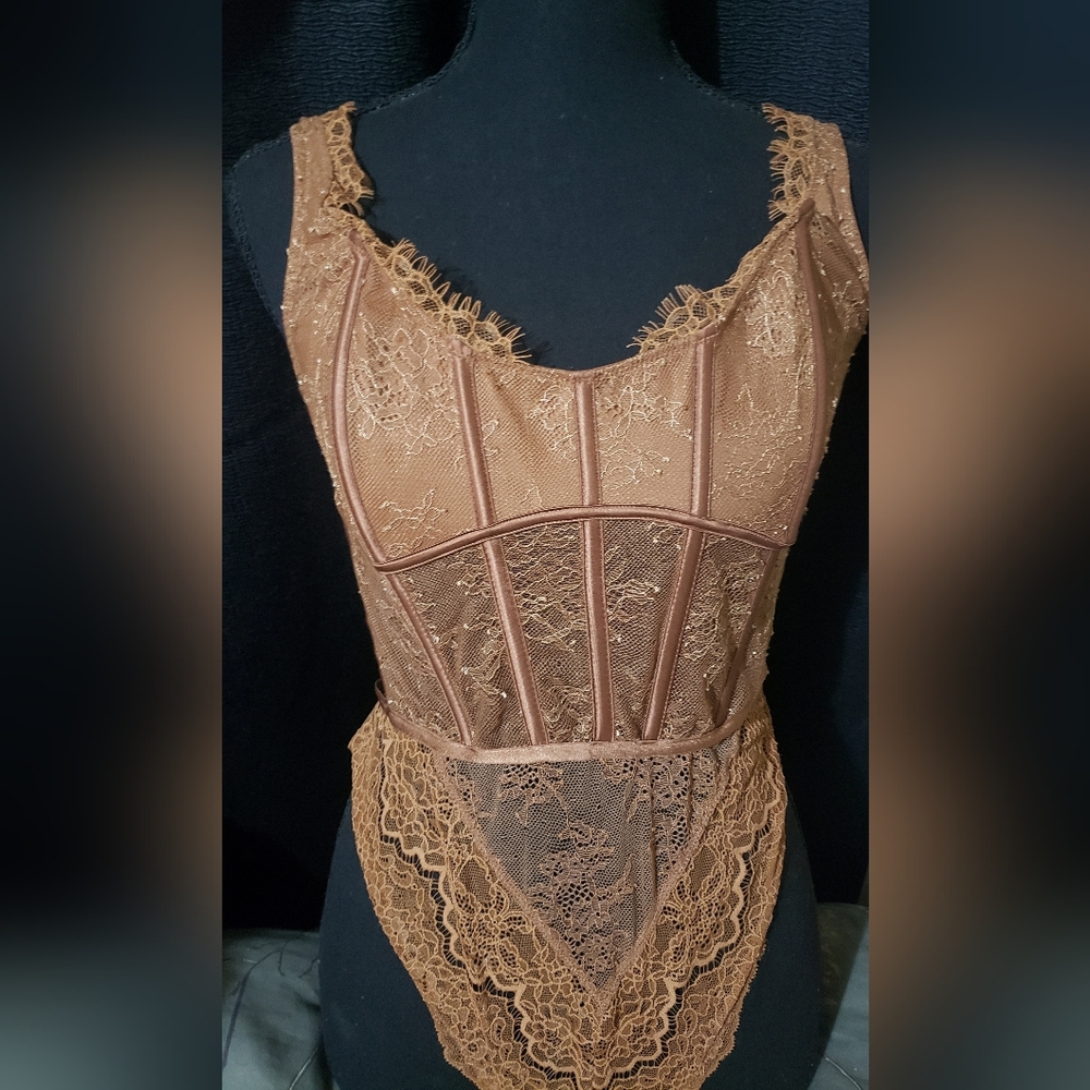OTTO Lace Bodysuit in Taupe Brown